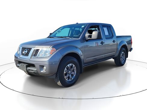 Used 2018 Nissan Frontier PRO-4X image 2