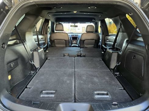 Used 2017 Ford Explorer XLT w/ Equipment Group 202A AWD/4WD image 11
