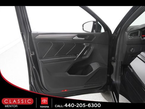 Used 2023 Volkswagen Tiguan SE R-Line AWD/4WD image 4