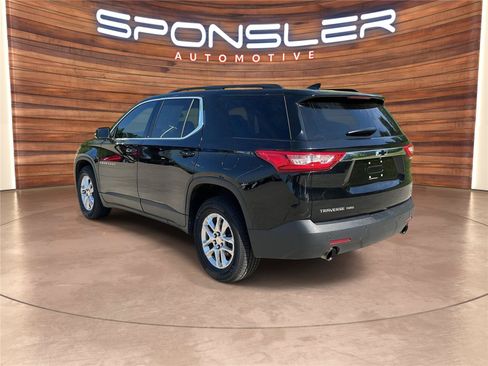 Used 2020 Chevrolet Traverse LT w/ Driver Confidence II Package AWD/4WD image 3