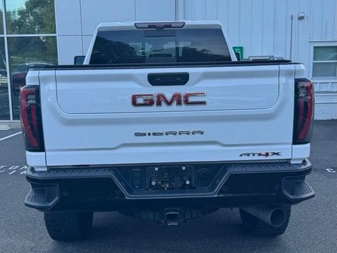 Used 2025 GMC Sierra 2500 AT4X AWD/4WD image 9