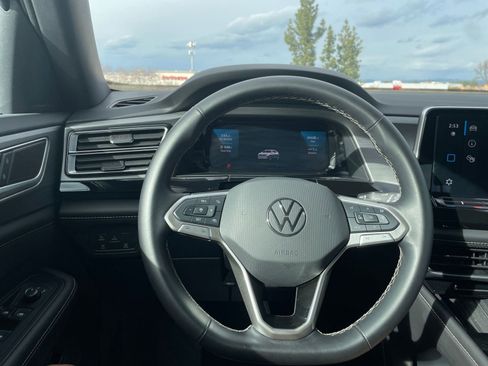 Used 2025 Volkswagen Atlas Cross Sport SE image 36