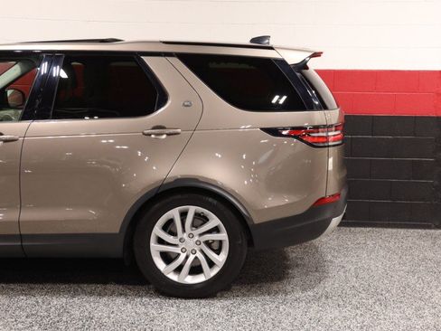 Used 2017 Land Rover Discovery HSE AWD/4WD image 22
