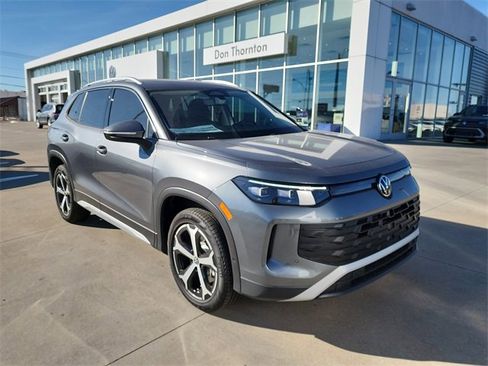 New 2025 Volkswagen Tiguan SE image 1