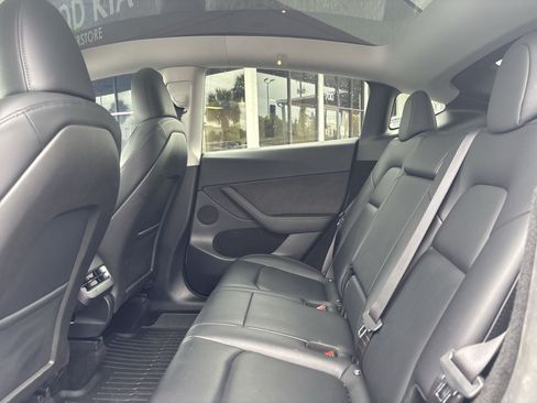 Used 2024 Tesla Model Y Long Range RWD image 21