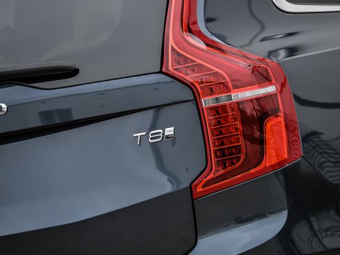 Used 2025 Volvo XC90 T8 Plus w/ Protection Package Premier image 18