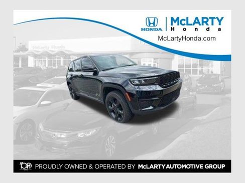 Used 2024 Jeep Grand Cherokee Altitude AWD/4WD image 1