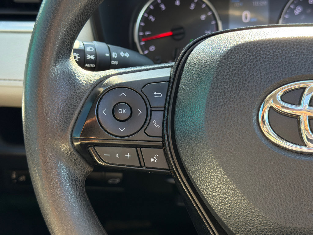 Used 2021 Toyota RAV4 XLE w/ Convenience Package FWD image 29
