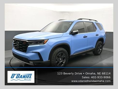 Used 2024 Honda Pilot TrailSport image 1