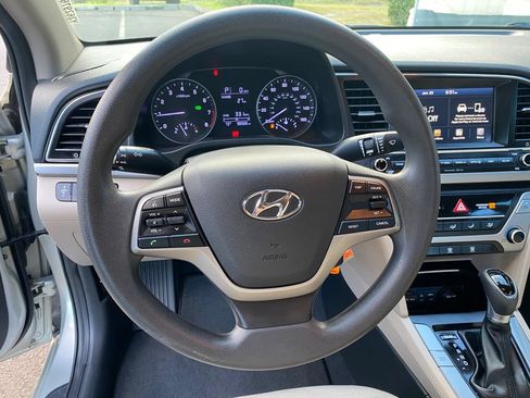 Used 2017 Hyundai Elantra SE FWD image 14