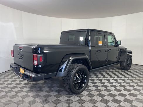 Used 2024 Jeep Gladiator Sport AWD/4WD image 9
