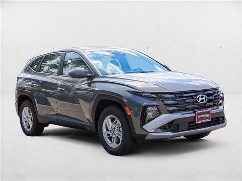 New 2025 Hyundai Tucson SE image 3