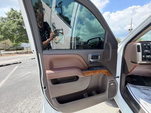 Used 2017 Chevrolet Silverado 1500 High Country image 16