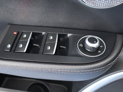 Used 2017 Alfa Romeo Giulia Ti w/ TI 19" Sport Package image 28