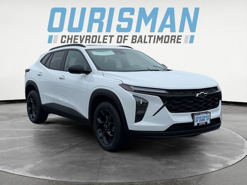 New 2026 Chevrolet Trax LT w/ Sunroof Package FWD image 1