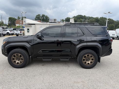 Used 2025 Toyota 4Runner Trailhunter AWD/4WD image 4