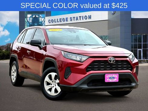 Used 2022 Toyota RAV4 LE FWD image 1