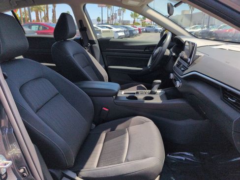 Used 2025 Nissan Altima 2.5 S FWD image 17