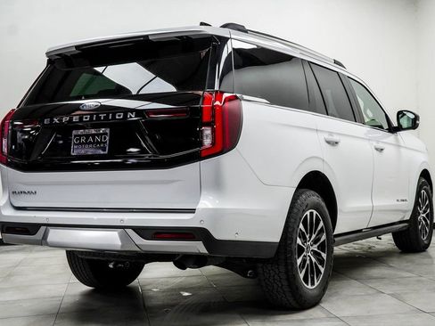 Used 2025 Ford Expedition Platinum AWD/4WD image 12