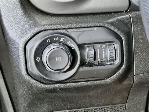 Used 2022 Jeep Wrangler Sport AWD/4WD image 10