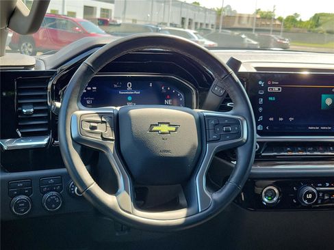 Used 2023 Chevrolet Silverado 1500 LT AWD/4WD image 11