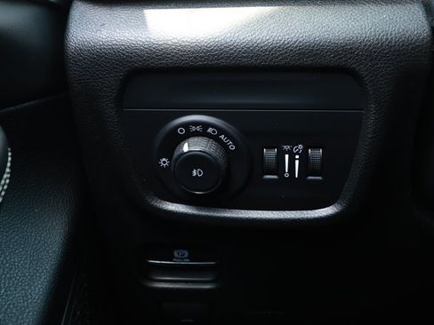 Used 2023 Jeep Grand Cherokee L Limited RWD image 15