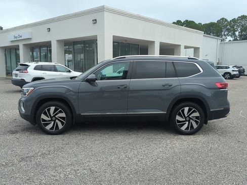 Certified 2026 Volkswagen Atlas SEL AWD/4WD image 4