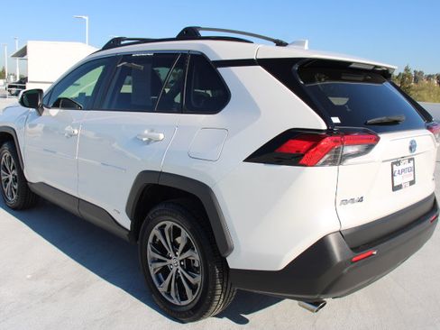 Certified 2023 Toyota RAV4 XLE Premium image 5