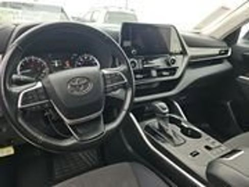 Used 2023 Toyota Highlander LE image 9