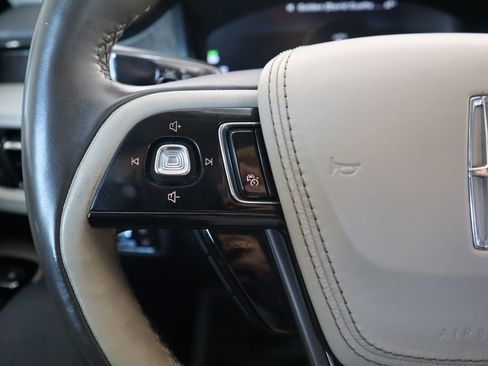 Used 2020 Lincoln Aviator Reserve w/ Equipment Group 202A image 11