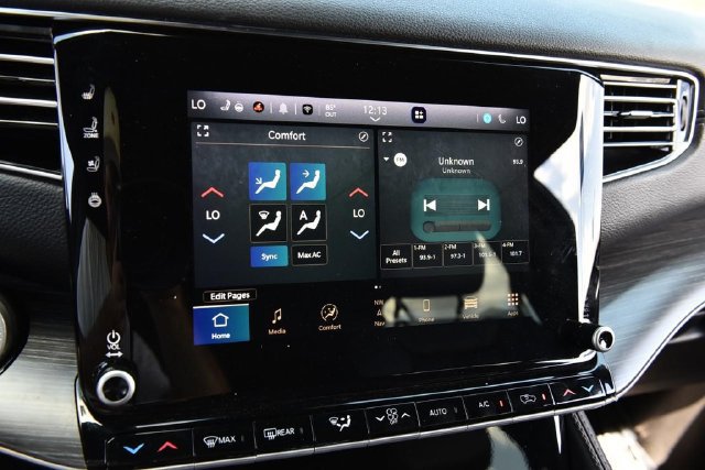 Used 2023 Jeep Wagoneer L Series II AWD/4WD image 16