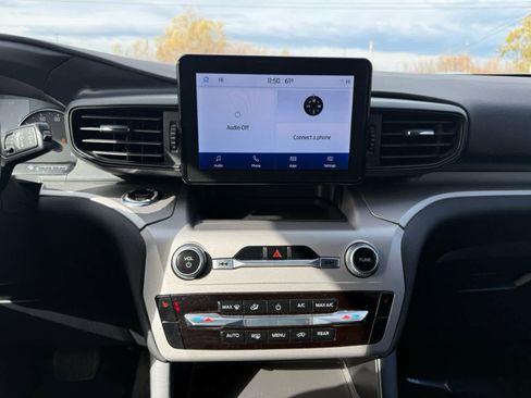 Used 2022 Ford Explorer XLT w/ Class IV Trailer Tow Package image 15