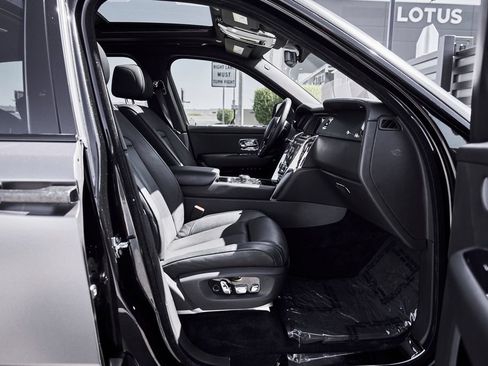 Used 2020 Rolls-Royce Cullinan AWD/4WD image 25