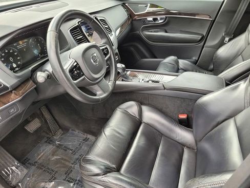 Used 2017 Volvo XC90 T6 Momentum w/ Vision Package image 16