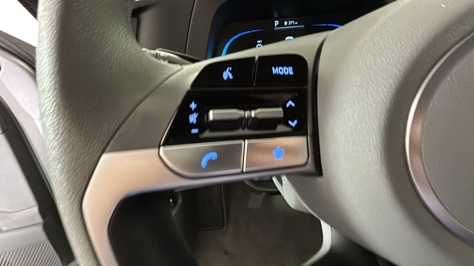 Certified 2024 Hyundai Elantra SE FWD image 21