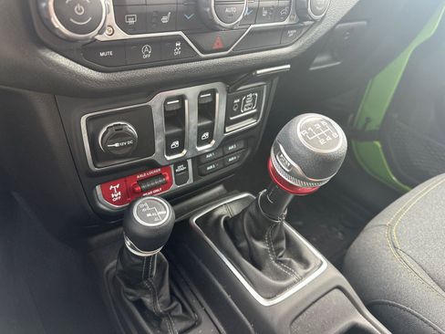 Used 2025 Jeep Wrangler Sport AWD/4WD image 19