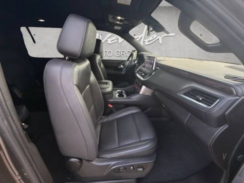 Used 2021 Chevrolet Suburban LT w/ LT Signature Package RWD image 24