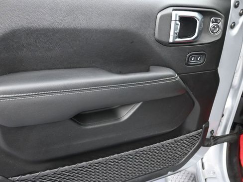 Used 2023 Jeep Wrangler Unlimited Sahara image 10