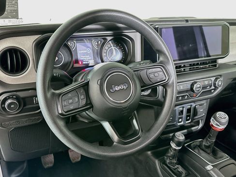 Used 2025 Jeep Wrangler Sport AWD/4WD image 17