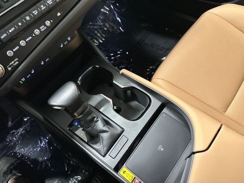 Certified 2025 Lexus ES 350 w/ Premium Package FWD image 26