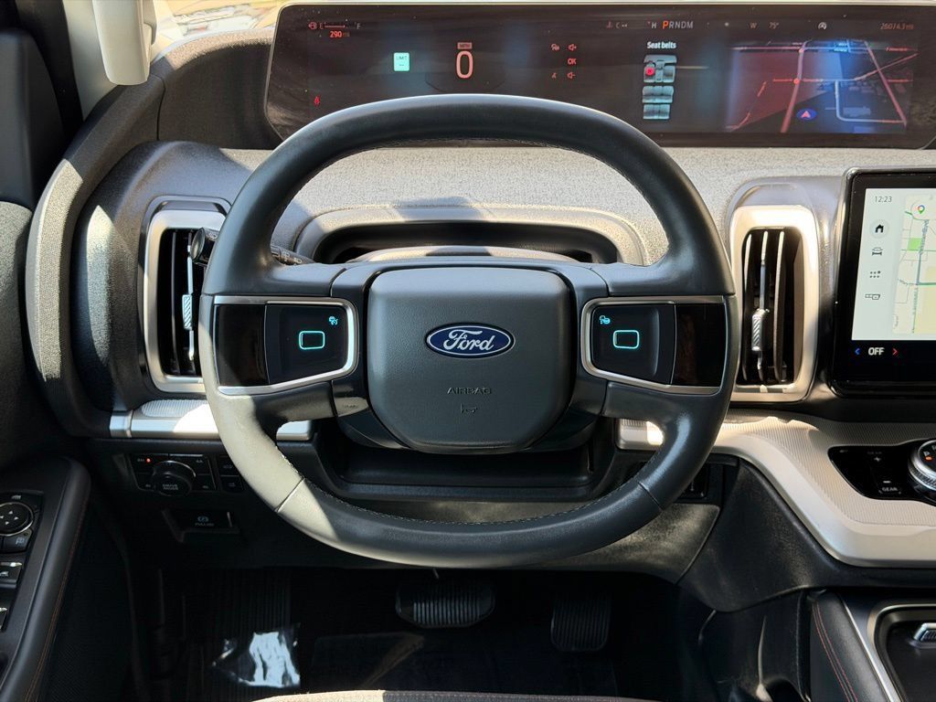 Used 2025 Ford Expedition Active AWD/4WD image 15