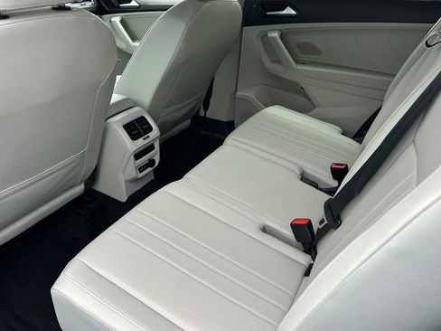 Used 2023 Volkswagen Tiguan SE FWD image 12
