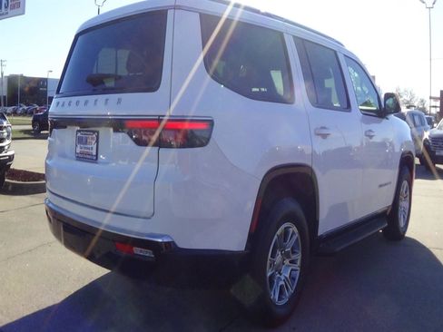 Used 2024 Jeep Wagoneer 4WD image 6