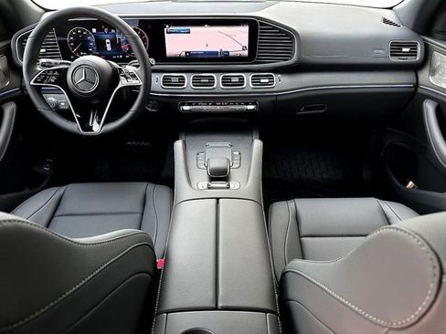 Used 2025 Mercedes-Benz GLS 450 4MATIC image 21