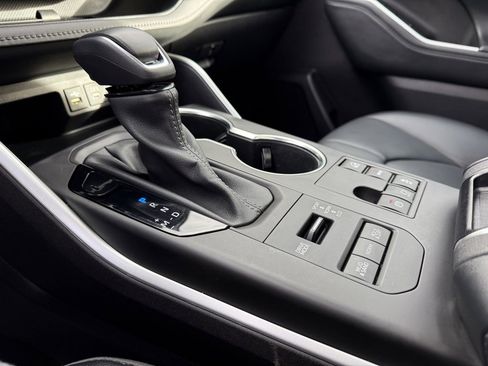 Certified 2023 Toyota Highlander XLE image 30