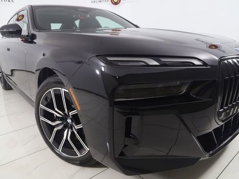 Used 2023 BMW 740i w/ Parking Assistance Package image 23