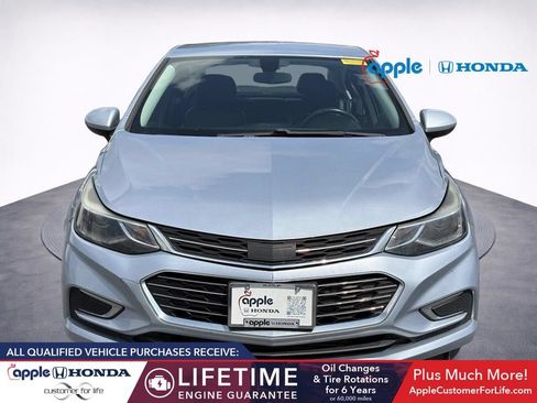 Used 2017 Chevrolet Cruze Premier FWD image 2