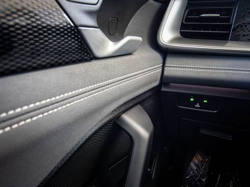 Certified 2025 Volkswagen Tiguan SE image 36