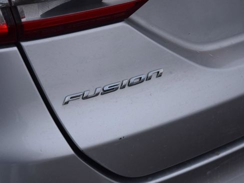 Used 2017 Ford Fusion SE image 10