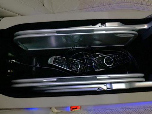 Used 2017 Mercedes-Benz Maybach S 550 4MATIC image 13